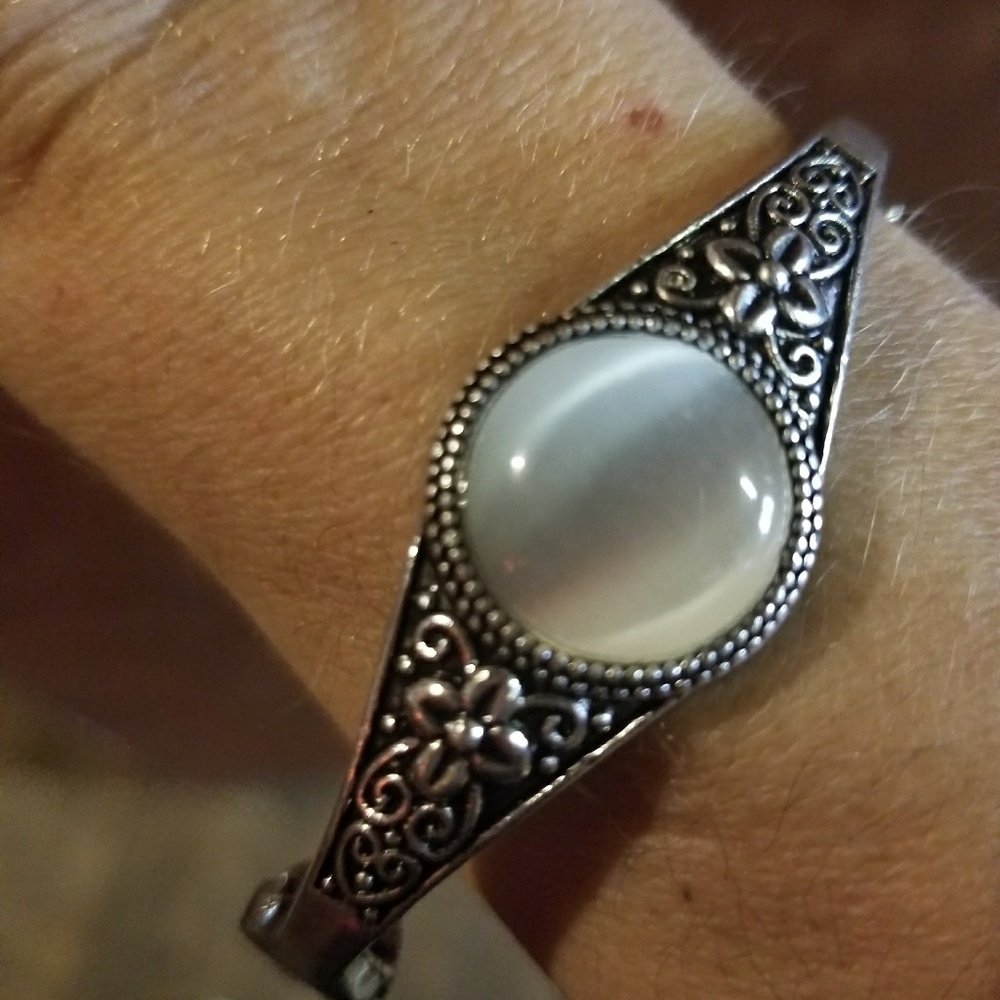 White cats eye silver bracelet